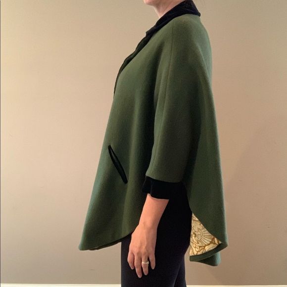 Vintage 50s Green Wool Cape with Velvet Trim - Picture 9 of 12